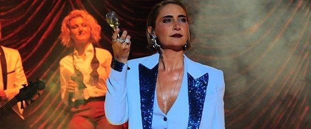 3 BN 154 HABER  Son zamanlarda medya camiasnda adndan bolca bahsettiren Sla, 3 bin 154 haber ile austos aynn en ok konuulan isimlerinden oldu.