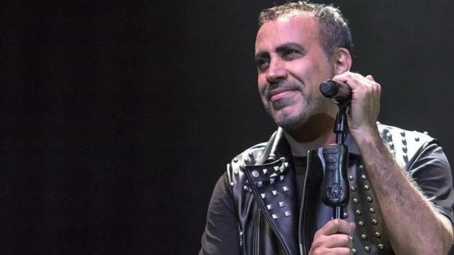 'ZMR'N DALARINDA EKLER ATIRACAK'      Sosyal sorumluluk projeleriyle sk sk gndeme gelen Haluk Levent; zmir&#8217;in Karabalar ilesinde kan ve Seferihisar&#8217;a da srayarak 500 hektarlk alann yok olmasna yol aan yangnla ilgili de sorumluluk stlendi.    AHBAP kurucusu Levent, neride bulunarak &#8220;Eylem lazm, pratik lazm, g olalm, ranta frsat vermeyelim, Bakanlktan tarih alalm, zmir&#8217;in dalarna fidanlar dikelim&#8221; arsnda bulundu. Haluk Levent&#8217;in bu nerisine zmir Bykehir Belediye Bakan&#8217;ndan da destek geldi.