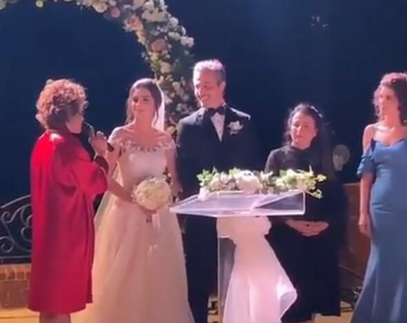 iftin dn treninde dizi oyuncularndan Bennu Yldrmlar, erif Erol, Caner Cindoruk, Gke Eybolu ve Sahra a ifti yalnz brakmad.