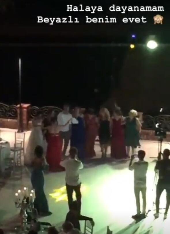 Caner Cindoruk halay ekerken...