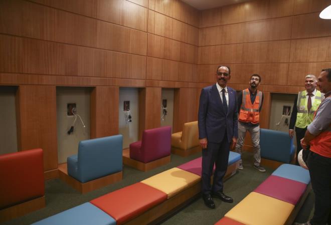 Cumhurbakan Recep Tayyip Erdoan'n, Klliye'nin inasnda Cumhurbakanl Ktphanesi'ni hedef olarak ortaya koyduunu aktaran Kaln, "Trkiye'nin en byk ktphanesi olarak 5 milyon kitap hedefi gzetilerek burada muhteem bir eser ina edildi. Klliye'nin genel mimari kimliine uygun, hem Seluklu hem Osmanl hem de ada mimariden esintiler tayan ok gzel bir sentez olutu." ifadelerini kulland.