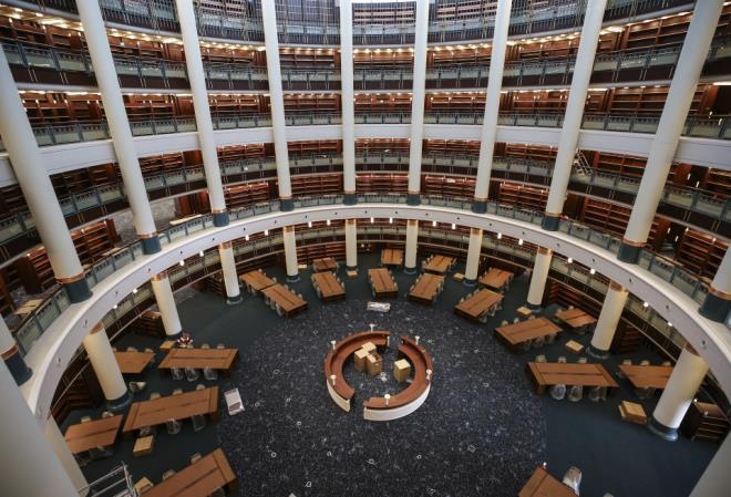 O burada zel bir blmde sergilenecek. Ayn zamanda merhum efik Can'n koleksiyonu, ktphane koleksiyonuna dahil edildi.