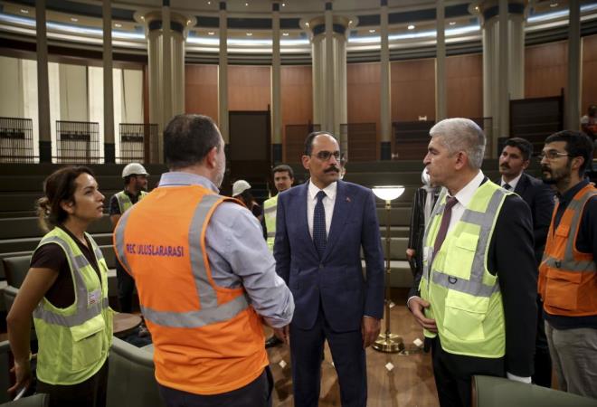 Kaln, inas devam eden Cumhurbakanl Ktphanesi'ndeki mimari zellikleri ile envanter almalarn AA muhabirine anlatt.