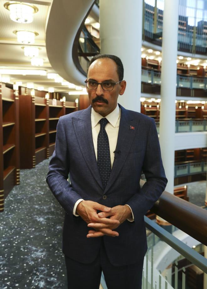 Okumayla oyunu, dnceyle bir arada kolektif ekip halinde almay hedefleyen ortamlarn salanacan kaydeden Kaln, "Ktphanemiz, btn bu zellikleriyle yediden yetmie, hatta beten yetmi bee tm okuyucu kitlelerine hitap edecek bir nitelik arz edecek." dedi.