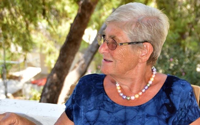 MULA Bodrum'daki yazlnda tatilini srdren  Hastalklar ve Kardiyoloji Uzman Prof. Dr. Canan Karatay, raf mr uzun olan yourt ve st rnlerinin salksz olduunu syledi. Karatay, zellikle enerji ieceklerinin erken lme yol atn, ekerli ve gazl ieceklerin ocuklar hiperaktif yaptn ileri srd.