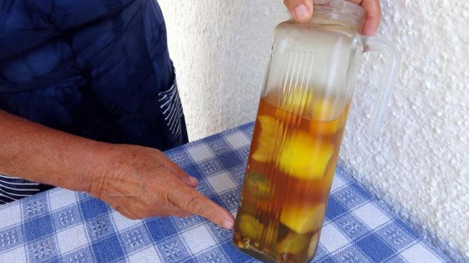 MULA Bodrum'un Akyarlar Mahallesi'ndeki evinde tatilini geiren  Hastalklar ve Kardiyoloji Uzman Prof. Dr. Canan Karatay, mevsimsel gei, doal beslenme, eker hastal, vitaminler, enerji ve gazl iecekler konusunda, DHA'ya zel aklamalarda bulundu.