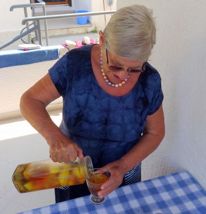 Prof. Dr. Karatay, hipoglisemisi olan hastalar da ekmekten uzak durmalar konusunda uyarrken, raf mr uzun olan st ve yourt rnlerinin tketilmemesi gerektiini syledi.