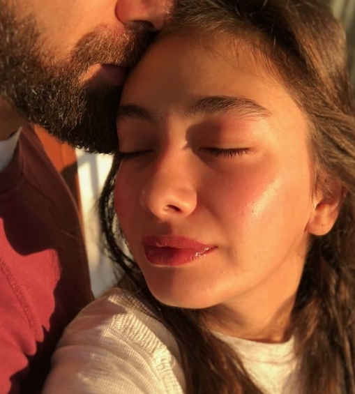 ekimler Ege'de: Yapmna NGM ve O3 Medya&#8217;nn birlikte imza att Star TV'nin yeni sezondaki iddial projesi Sefirin Kz'nn ekimleri Ege'de gerekletirilecek. dizinin ynetmen koltuunda Emre Kabakuak otururken, senaryosunu Aye Ferda Erylmaz ve Sedef Nehir Erdem kaleme alacak.