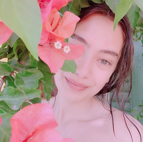 Yaprak Dkm, Fatih Harbiye ve Kara Sevda adl dizilerle tm Trkiye'nin tand ve sevdii bir oyuncu haline gelen Neslihan Atagl, iki yl arann ardndan yeniden ekranlara dnme karar ald.