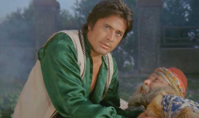 Malkoolu filminin ekimlerinde Cneyt Arkn&#8217;n elinin koptuunu biliyor muydunuz? nl oyuncunun elini ise Tp Fakltesi&#8217;nden hocas Halit Ziya Konuralp dikmi&#8230;