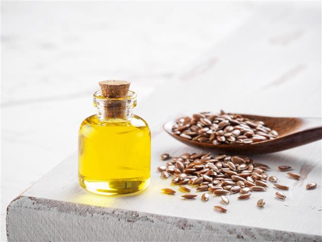 Bu yzden keten tohumu ya, kilo verme srecinde beslenme iin faydal olan gerekli yalar temin etmenize yardmc olur. Kalorisi yksek olduundan arya kamadan tketmelisiniz. Sabah, len ve akam yemek yemeden yaklak 30-45 dakika nce 1 tatl ka keten tohumu ya iebilirsiniz. Arkasndan 2 bardak su mutlaka iin.