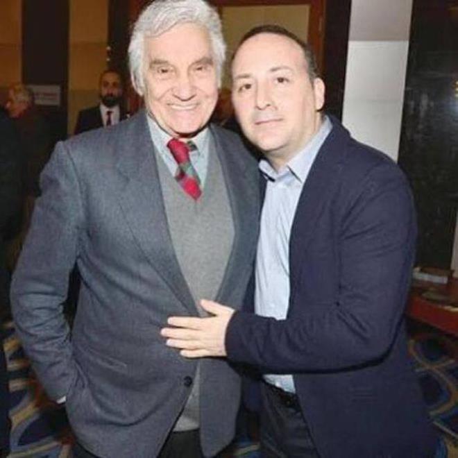 Tolga evik    Bir gzel stanbul Beyefendisi, kymetli sanat bym. Birlikte almak ve uzun uzun sohbetler edebilmek ansna eritiim gzel aabey Sleyman Turan... Senden ok ey rendim. Nur iinde yat.