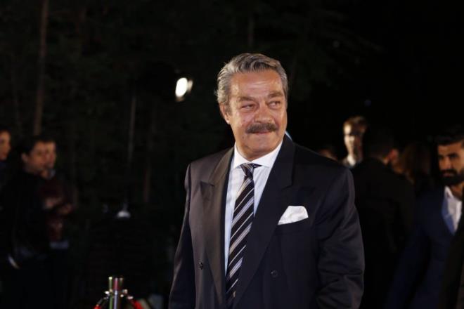 Kadir nanr    Benim ok sevdiim kymetli bir arkadamd. Birok filmde beraber altk. Onun dnda Sleyman Turan Trk toplumuna verdii katklardan dolay hepimizi ok onur kazandk. O her gittii yerde gzel duygular saan, gzel szler syleyen, herkesin sevdii, hi bir eyi sorun yapmayan, hep iine atan, ressam, aktr, edebiyat, komple bir sanatyd. Biz onu ok seviyoruz. Hibir zaman lmeyecek gnlmzde. Trk halk da onu hibir zaman unutmayacak.