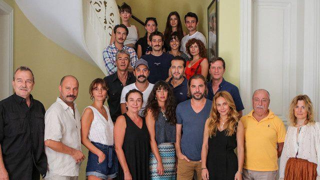 Yeni sezonun hakknda en ok merak edilen yapmlarndan birisi de Kurun&#8230;  Proje tasarmn Gl Ouz&#8217;un stlendii, Most Production imzal dizi hakknda izleyicilerin merak tavan yapm durumda.    Fox TV&#8217;nin yeni dizisi iin oyuncular getiimiz hafta okuma provasyla almalara balamt. Oyuncularn enerjik halleri ve neeleri ksa srede uyumlu bir tablo ortaya kacan gsterdi. Sette hazrlklar da tm hzyla sryor.    stanbul&#8217;da yaplacak ekimlerde set mekan Arnavutky&#8230;    Engin Altan Dzyatan,5 sezon sren Dirili Erturul macerasndan sonra 1970&#8217;li yllarn gl savcs Orhan karakteri ile ekrana dn yapacak.    Poyraz Karayel&#8217;deki Ayegl karakteri ile akllara kaznan Burin Terziolu ise, uzun bir aradan sonra ekrana Leyla karakteri ile dn yapyor.