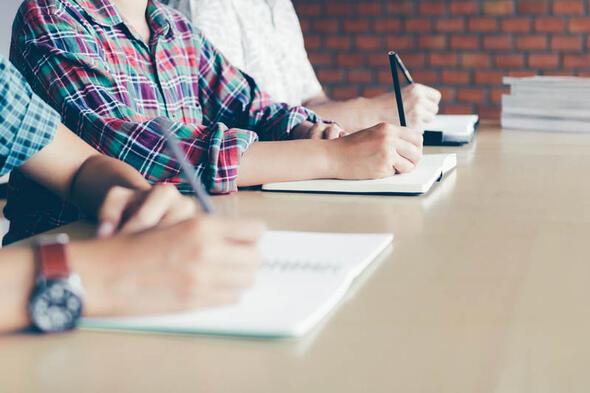 lk 200 niversite iinde ABD'den 60, ngiltere'den 28, Almanya'dan 23 ve Avustralya'dan 11 niversite yer alyor. THE'nin yapt aklamaya gre in'deki niversiteler aldklar devlet fonlar sayesinde glenirken ABD halen dnyann en sekin rencilerinin tercih ettii lke olarak ne kyor. Kanada, talya ve Almanya niversitelerinin gcn artrd dier lkeler arasnda.Ayn zamanda ran'n 11 niversiteyi daha listeye sokarak temsiliyetini 40'a kard, LatinAmerika'nn ise niversite yarnda zorland belirtildi.