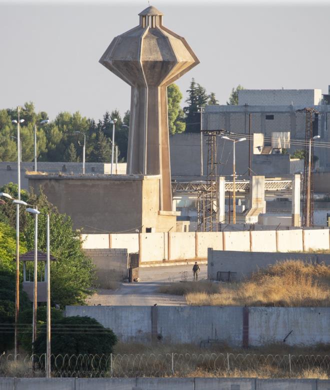 Kaml'da terr rgt YPG/PKK'nn i makineleriyle tnel kazmay ve mevzi oluturmay srdrd grlyor.