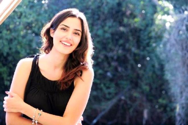 Bebei torunum olarak kabul etmiyorum. Ceren'in ocuu olduu iin muhakkak ki seveceiz ama Ceren'e bunu yapan kii var... Aradaki dengeyi zaman gsterecek.