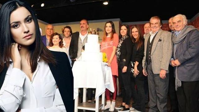 "Nuray'n iki kolunu kryor"    Kontrol vard hastaneye gitmilerdi. O adn bile anmak istemediim ahs hastaneye gidiyor. Hamileliiyle ilgili bir paylamndan dolay. 'Ben daha bizimkilere bile sylemedim' gibi bir bahaneyle tartma balatyor. Nuray devreye girince adam tabancasn karp Nuray'n iki kolunu kryor. Ceren annesinin stne kapaklanyor.