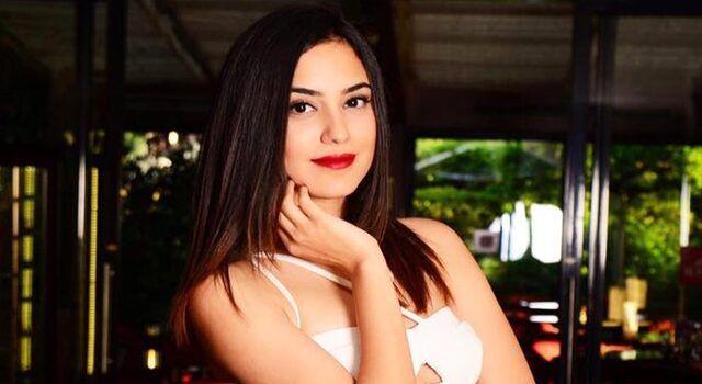 "Olayn magazine dnmesini istemiyoruz"    Ceren annesinin stne kapaklandktan sonra karnna vurmasnda ama ne olabilir? sorusunu ise yle yantlad:    Ortada bir iddet var, darp var. Olayn magazine dnmesini istemiyoruz. Bu son konumadr.