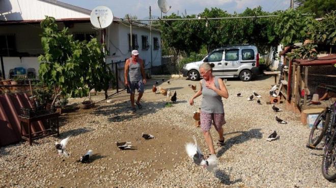 te yandan filmin yapmcs ve senaryo yazar Birol Gven, &#8220;Filmden etkilenen bir ailenin byle bir hayat setiini bilmiyordum, yeni rendim. lk frsatta ziyaret edeceim&#8221; dedi.