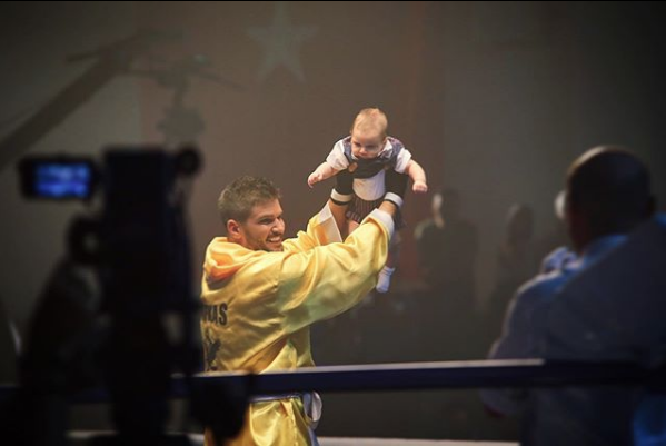 Tolgahan Sayman, ampiyon'da ilk kez oluyla rol ald. Dizide 'Gne'in bebekliini, Tolgahan Sayman ve ei Almeda Abazi'nin 3.5 aylk olu Efehan canlandrd.