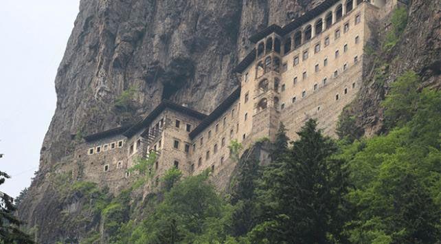 Anadolu'da ortodoks tebaa yaamaktayd: rnein Smela Manastr da bulunduu konum itibaryla Ortaa?da bir srgn yeri olarak kullanlm, metropolit dzeyinde din adamlarnn srgn cezas Smela?da infaz edilmitir. Osmanl Devleti topraklarnda (Balkanlar, Anadolu ve Kafkaslar) byk oranda Ortodoks tebaa yaamaktayd.