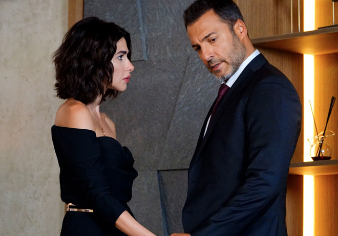 Getiimiz sezonun sonlarna doru Nesrin Cavadzade'yi kadrosuna katan, bu sezon ise Fasl model Iman Casablanca ve Tuvana Trkay ile anlaan Fox TV'nin sevilen dizisi Yasak Elma'ya bir isim daha dahil oldu.