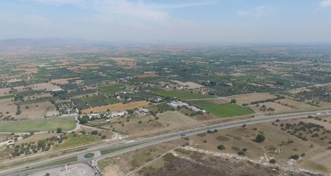 Volkswagen'in Manisa'da kuraca tesis, Alman otomobil devinin dnya zerindeki 123'nc fabrikas olacak. Volkswagen'in Manisa'daki yatrmnn yaklak 1 milyar Euro'nun zerinde olmas bekleniyor. Halk ve i dnyasnn nde gelenleri, Manisa'nn seilmesinin doru bir adm olduunu sylerken, 1,3 milyar Euro'luk dev yatrm iin Trkiye'yi tercih eden Volkswagen'in Manisa'da kurmay planlad fabrikada 5 bin kiinin istihdam edilecei ngrlyor.