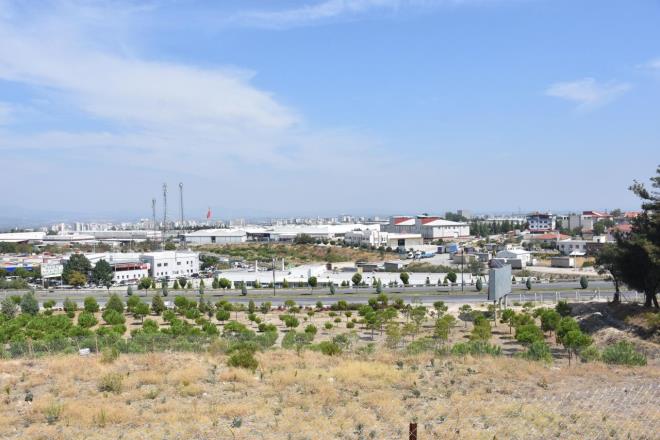 mar sorununa zm talebi  <br>  Fabrikann retim kapasitesinin netlemesinin ardndan salayaca istihdam da netlik kazanacak. Mevcut 122 fabrikasnda her gn ortalama 44 bin ara retimi gerekletiren Volkswagen'in Manisa'da deneyim ve kalifiye eleman ynnden de sknt yaamayaca ngrlyor.