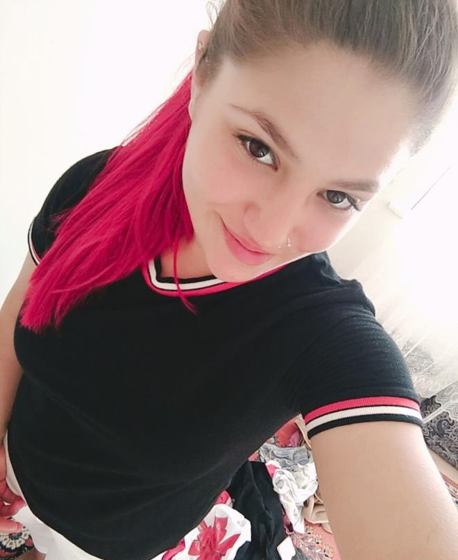 Turizm sektrnde alan, Derya'nn aabeyi Mehmet Hnl (22), kardeinin hayatndan endie ettiklerini syledi. Kayp bavurusunda bulunduklarn kaydeden Hnl, "1000 tane el ilan bastrp, her yere astk. Her yerde aryoruz. Cep telefonu kullanmyor. Evimize yakn yerdeki bfede alyordu. Kardeimin karldn dnyoruz; nk kimliini yanna almam. Eyalar da evde. Evden karken sitenin gvenlik kamerasnda grlyor. Marketten alveri yaparken de grnts var. Yannda hi eyas yok. Bu nedenle karldn dnyoruz" dedi.