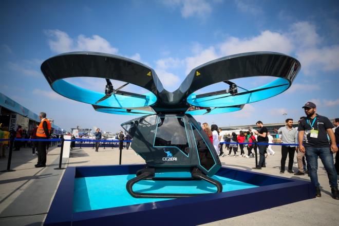 Cezeri'nin Proje Yneticisi Ozan Yac, AA muhabirine yapt aklamada, byk havaclk firmalarnn rettii bir teknolojiyi, Seluk Bayraktar'n (Baykar Teknik Mdr ve Trkiye Teknoloji Takm Vakf Mtevelli Heyeti Bakan) ortaya koyduu proje vizyonuyla, zverili bir alma gstererek 9 ay gibi ksa bir zaman ierisinde tamamladklarn bildirdi.