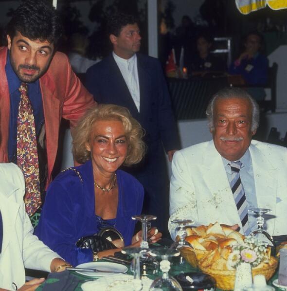 Ailemden bana vasiyet ?ne i yaparsan yap, iini cannla yap. ini avularnla kavra tut avularn dedirme? derlerdi bu bir nasihati. Ben de mesleimi, onurum, vicdanm olarak grdm bu ekilde drt elle sarldm.