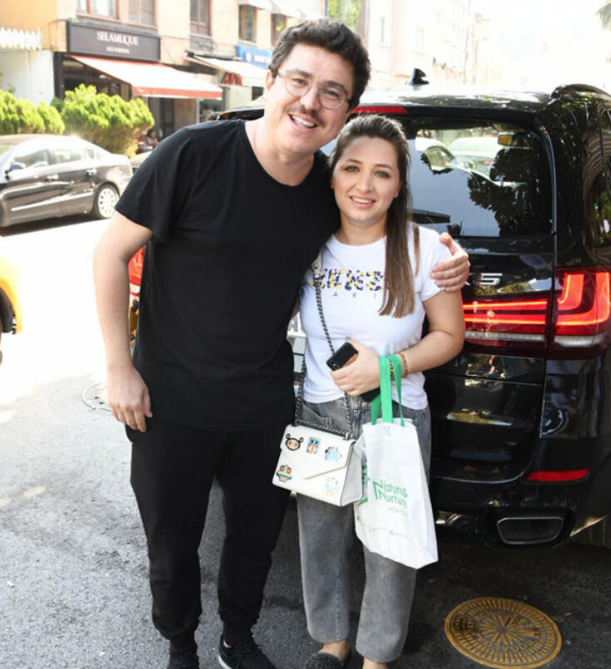 te yandan Bykak, Bykak, yeni filminin ekimlerine baladklarn bugn izinli olduunu ve izinli olduu gn de eine ayrdn syledi. ekimler hakknda konuan Bykak, u ifadelere yer verdi;