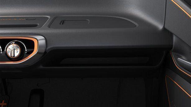 Sadece 1.670 milimetre uzunlua sahip olan model, 1.600 milimetre aks mesafesi sunuyor. Dn ap ise 3,7 metre olarak aklanyor.