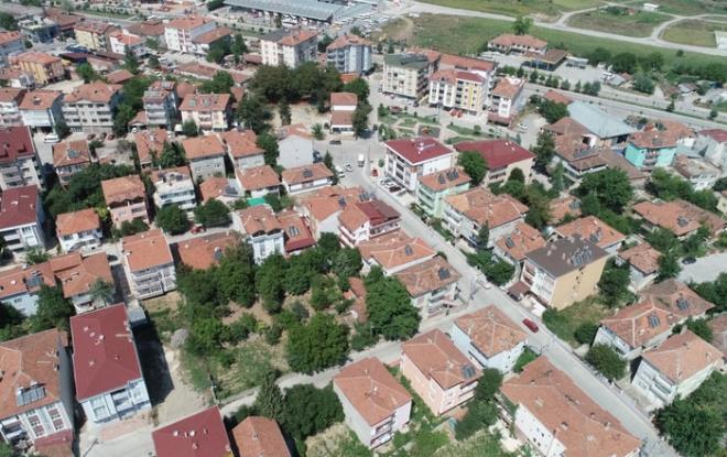 SAMSUN'un Vezirkpr ilesinde bulunan Cumhuriyet Mahallesi'ndeki yerin altnda ilgin bulgulara rastland. Doalgaz kazlar esnasnda ortaya kan bulgular, yerin altnda artan bir detay gzler nne serdi.