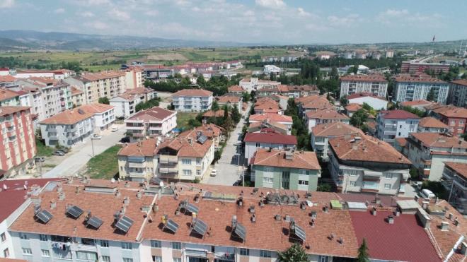 Tahrip ediliyor: Ancak her temel kazlmasnda bir ksm tahrip ediliyor. Mahallenin altndaki ehir, o dnemde Roma-Bizans toplumunun buradaki merkez ehri konumunda. Maalesef buradaki almalar sadece belgelemekle kalabiliyoruz"