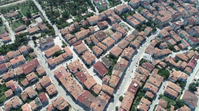 Roma ehri bulunabilir: Yzeysel saha incelemesi yaplan alanda Roma yolunun temelleri ve mil talarnn bulunmas zerine arkeologlar, Cumhuriyet Mahallesi'nin altnda antik Roma ehri bulunabileceini iaret etti. lenin altnda bir antik ehir olup olmad aratrlyor.