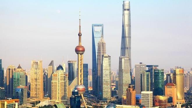 Uyandnda havada binlerce fitlik binalar olan byk bir ehirde olduunu syleyen Gardner "Yzen ehirleri grdm. nk "24. yzylda yer ekimi nleme teknikleri, btn bir ehri kaldrabilecek lde mkemmelletirildi ve yerden yaklak 6,000 fit uzakta." olduunu aklad. (ehirleri havaya uurmann faydas, yeryznden yere tanabilmeleri ve topraa bal ehirlerden daha az kirlilik ierebilmeleridir.)