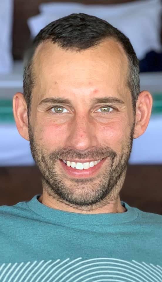 ABD?nin Louisiana eyaletinden olan ift, tatil yapmak iin Tanzanya?nn Pemba Adas?na gitti. Adada bulunan ve su altna ina edilmi odalardan birini kiralayan Weber Jr, planlad evlilik teklifini gerekletirmek iin suya girdi.