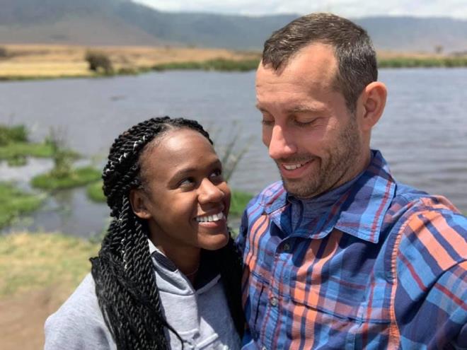 O srada Antoine ise bu anlar kameraya kaydediyordu. Notun arkasnda ise evlenme teklifini yazan Weber Jr, yzk kutusunu kartarak evlenme teklif etti. te yandan, Antoine?nin ise kahkaha att duyuldu.