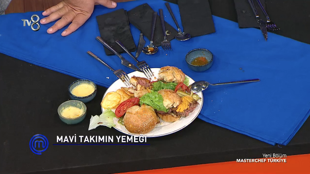 ki takm haline gelen yarmaclar dl oyunu iin bayrak yar oynad. 40 dakikada er tane hamburger yapmalar istenen yarmaclarn her biri beer dakika tezgaha gelerek en iyi hamburgeri yapmaya alt.