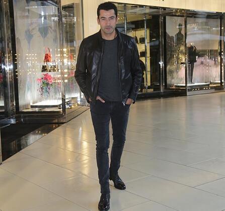 Bir sredir ekranlardan uzak olan 45 yandaki yldz Kenan mirzalolu, nceki gn Zorlu Alveri Merkezi?nde objektiflere takld.