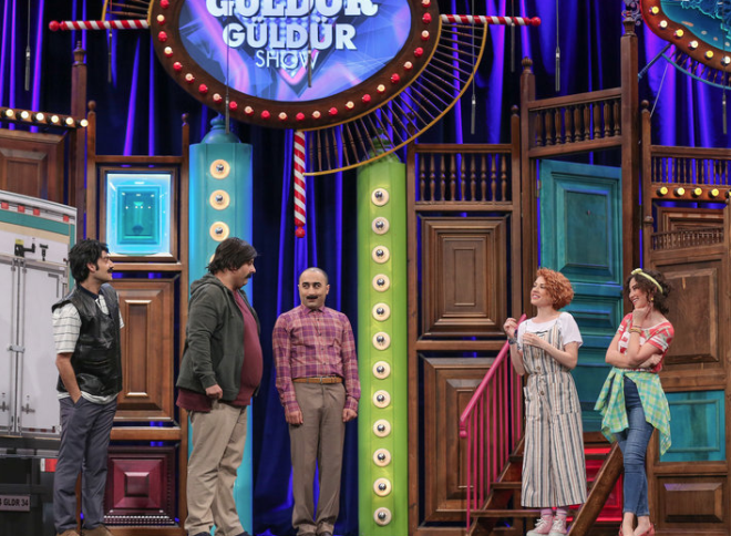 4 Ekim'de balyor: Yapmcln BKM?in stlendii, elencenin vazgeilmez adreslerinden Gldr Gldr Show, kahkaha dolu skeleri ve sevilen kadrosu ile 4 Ekim Cuma akam yeni sezonuyla balyor.