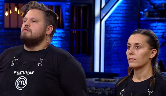 Gzide ve Batuhan'n yemeini beenen efler iki ismi elenmekten kurtard. Son iki isim olarak Mge ile Faruk Batuhan kald. Mehmet ef bu hafta veda eden ismin Mge olduunu aklad.