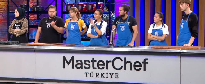 Krmz takm verilen srede 5 yemei de tamamlarken mavi takm halka tatlsn yetitiremedi. Bu durumda krmz takm geceye avantajl balad.