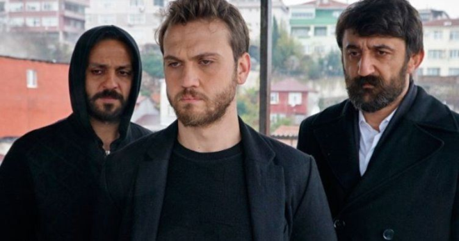 ukur dizisine Makbule karakteriyle giren etinkaya ile Aras Bulut ynemli?nin karlat sahne ilgiyle izlendi.