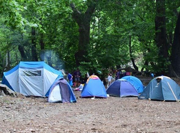 zg Namal ve Serdar Oral'n evlerinin etrafnda ise kamp yapan insanlarn olmas dikkat ekti.