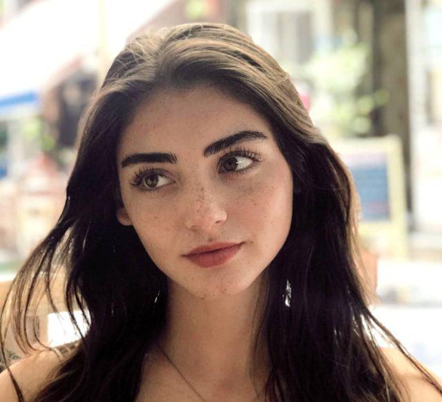 Yakn zamanda Atv'de balayacak olan Dirili Osman dizisinde Malhun Hatun roln oynayacak isim belli oldu. Gen oyuncu zge Trer, dizide rol alacak. Peki zge Trer kimdir? Daha nce nerelerde oynamtr? te zge Trer hakknda tm merak edilenler!