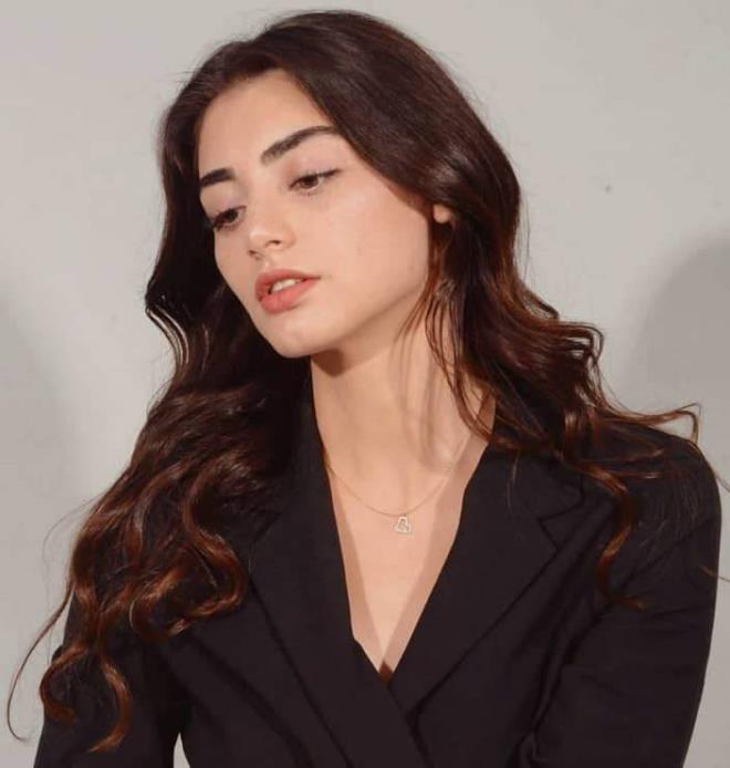 Trer, bu zamana kadar hibir dizi ya da filmde rol almamtr. Girdii semeleri kazanarak, ilk projesi Dirili Osman ile oyunculua merhaba demitir.