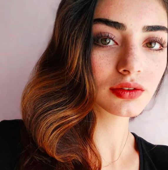 Gen oyuncu zge Trer, hayatyla ksa srede merak konusu oldu. Trer'in oynayaca karakter; Osman Gazi'nin ilk ei, Orhan Gazi'nin annesi ve eyh Edebali'nin kzdr.